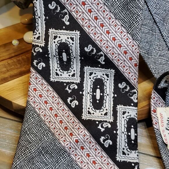 Beau Brummell Vintage 4.5" Wide Black/White/Red Statement Tie - Picture 3 of 8